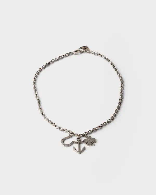 Metal pendant necklace