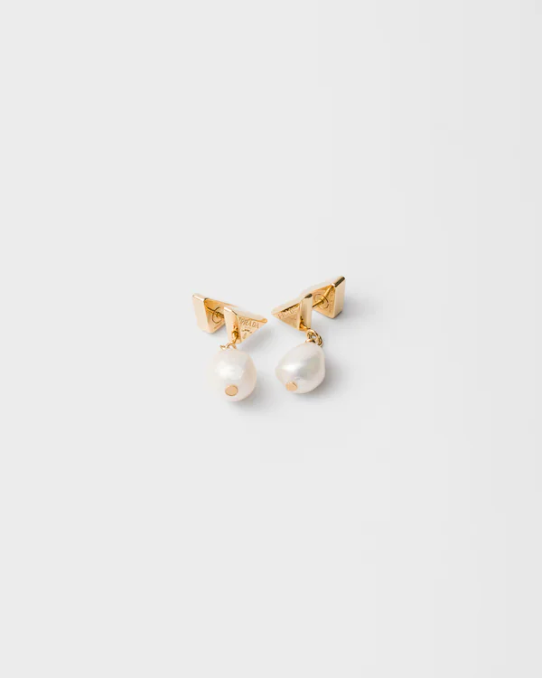 Metal earrings with pearls